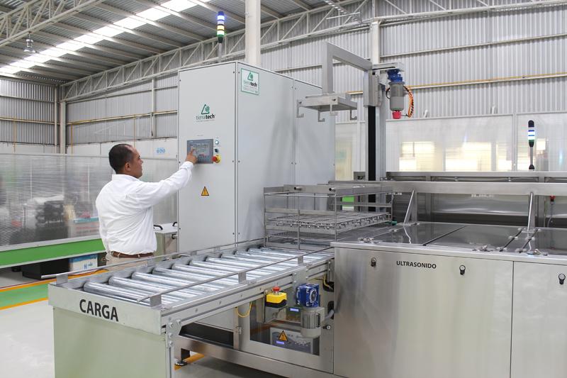 Machine de nettoyage ultrasonique industriel fabriquée pour Interplex