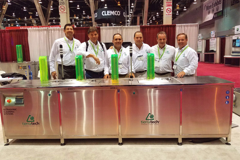 We exhibited the IMTS in Chicago 8 01 IMTS chicago feria equipo comercial1